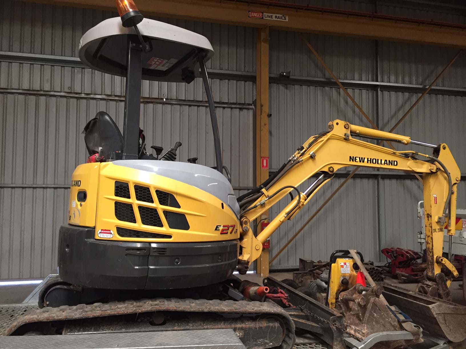 Excavator - New Holland 2.7.JPG